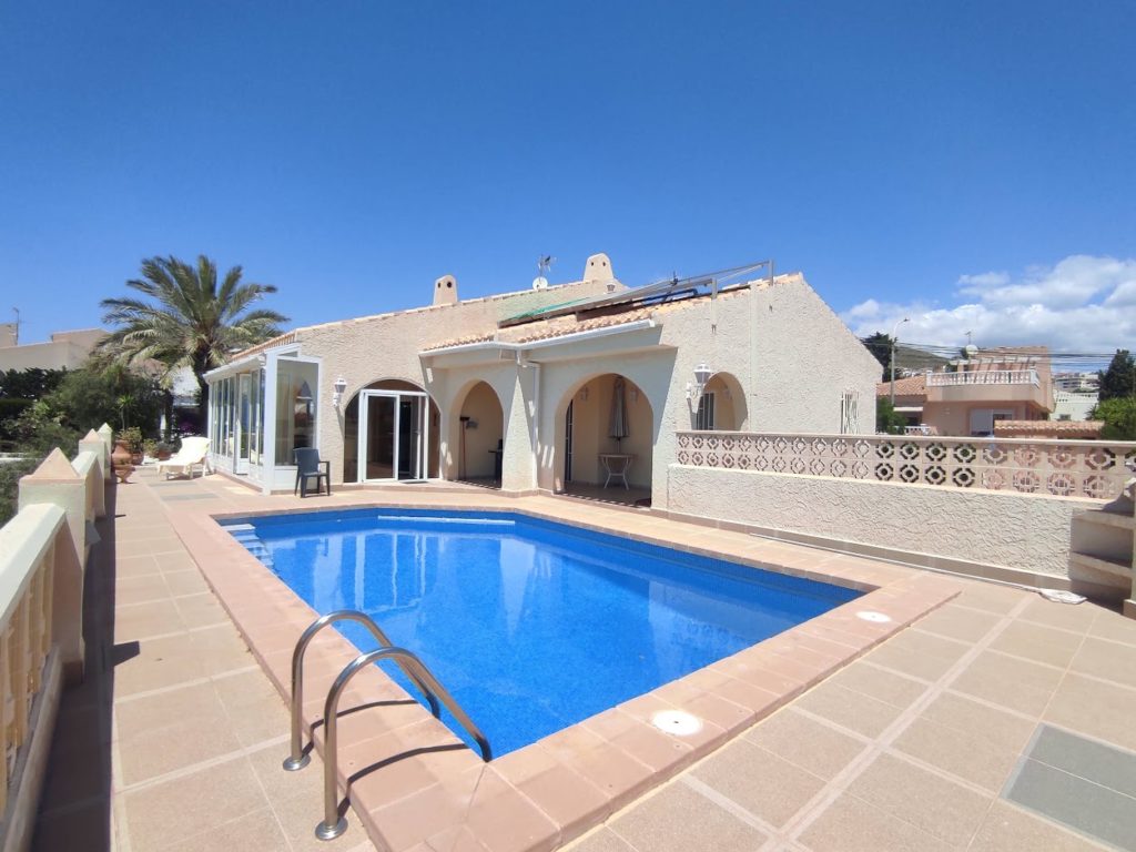 Privater Pool mit Terrasse – Casa Mar Azul in Bolnuevo